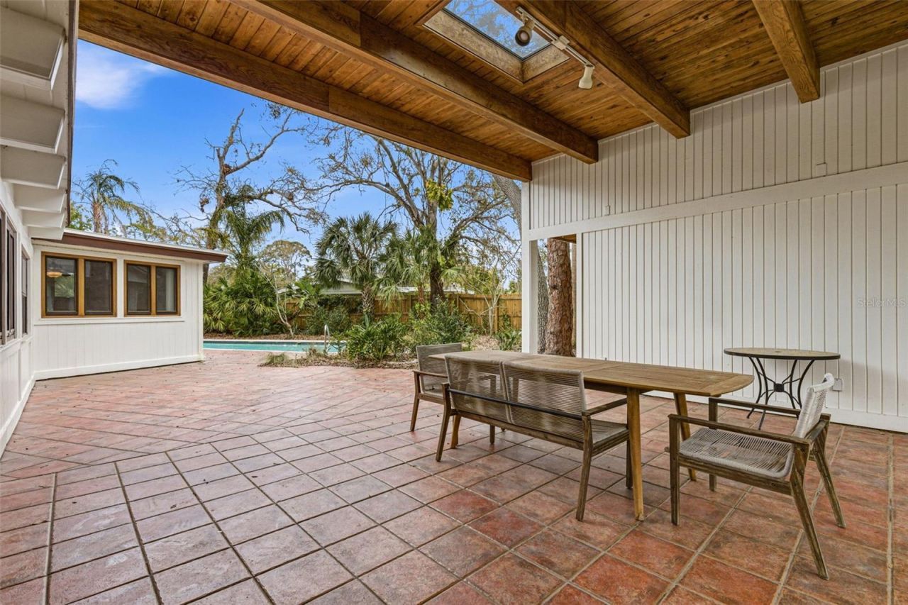 1239 Alcazar Way S, Saint Petersburg, FL 33705 Photo