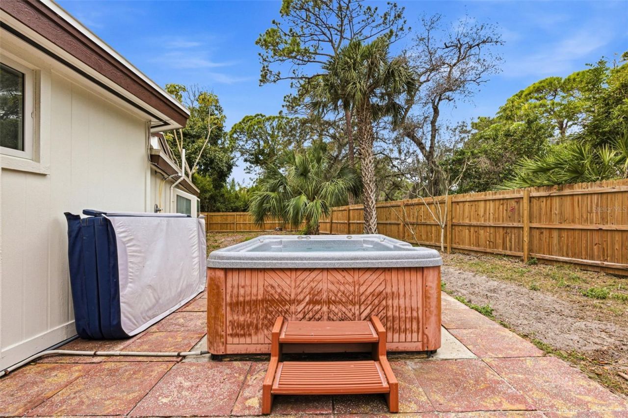 1239 Alcazar Way S, Saint Petersburg, FL 33705 Photo