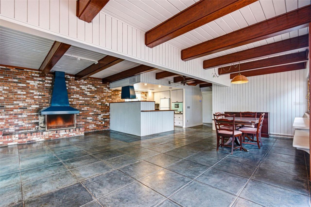 1239 Alcazar Way S, Saint Petersburg, FL 33705 Photo