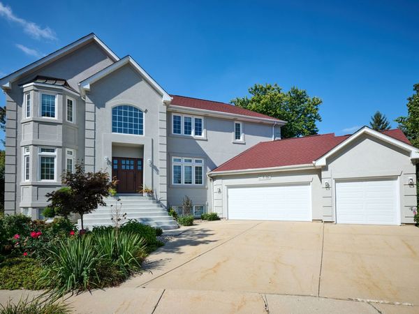 17W060 Burr Oak Lane , Willowbrook, IL 60527