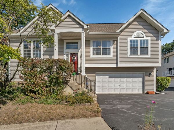 2750 shelly Lane , Aurora, IL 60504