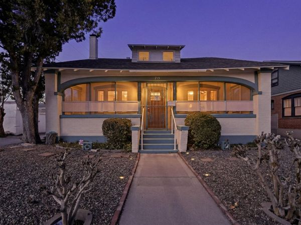 215 9th Street NW, Albuquerque, NM 87102