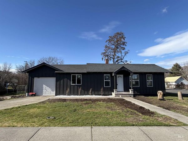 600 11th Street, Clarkston, WA 99403