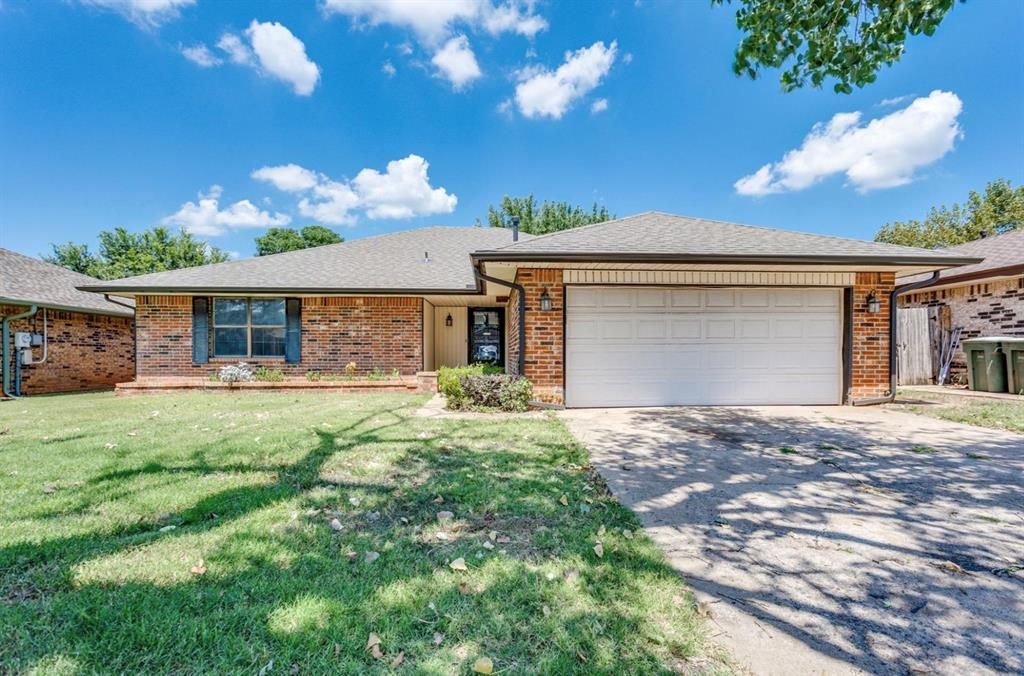 2713 S Summerfield Drive, Edmond, OK 73012 Main Photo