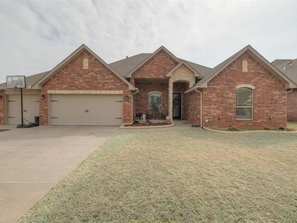 2816 Morgan Trace Road, Yukon, OK 73099