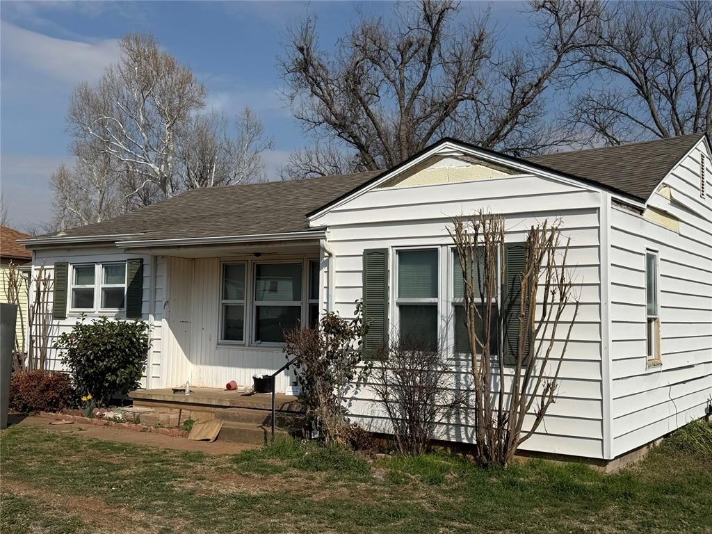 214 N 17th Street, Chickasha, OK 73018 Main Photo