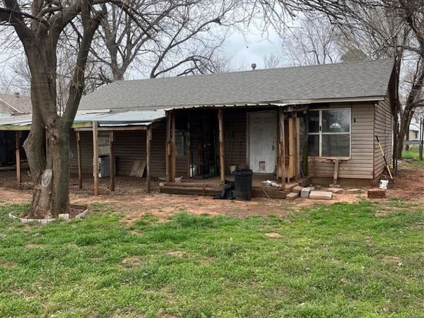 111 E Guisinger Avenue, Mulhall, OK 73063