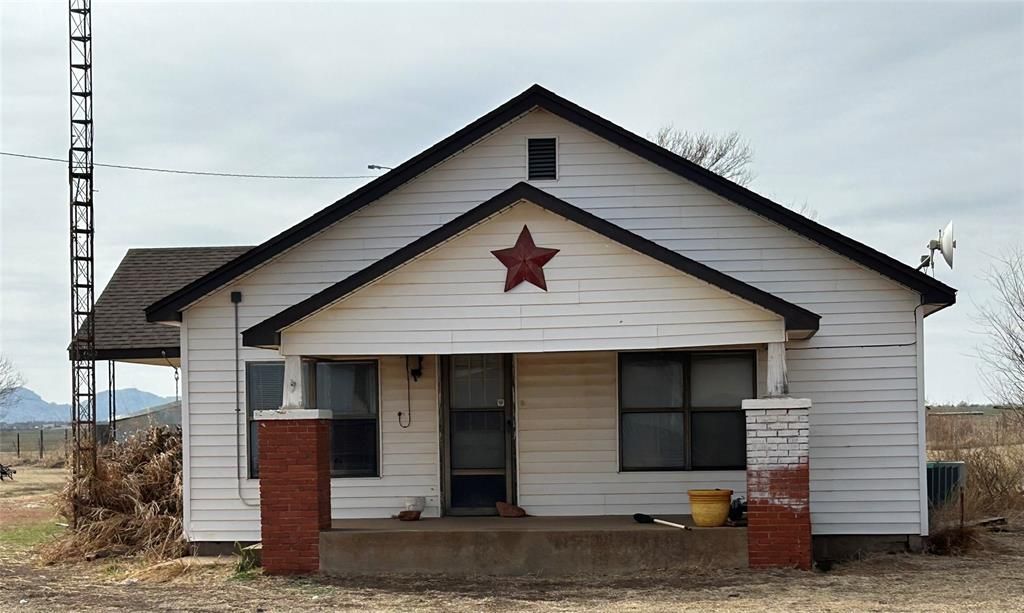 14455 N 2092 Road, Lone Wolf, OK 73655 Main Photo