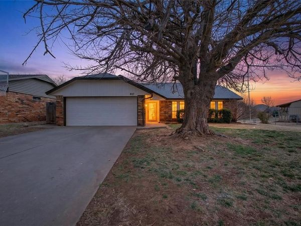 827 Lancaster Drive, Yukon, OK 73099