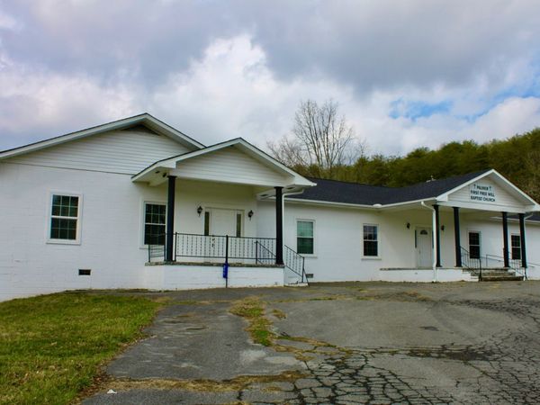 211 Rock Ave , Palmer, TN 37365