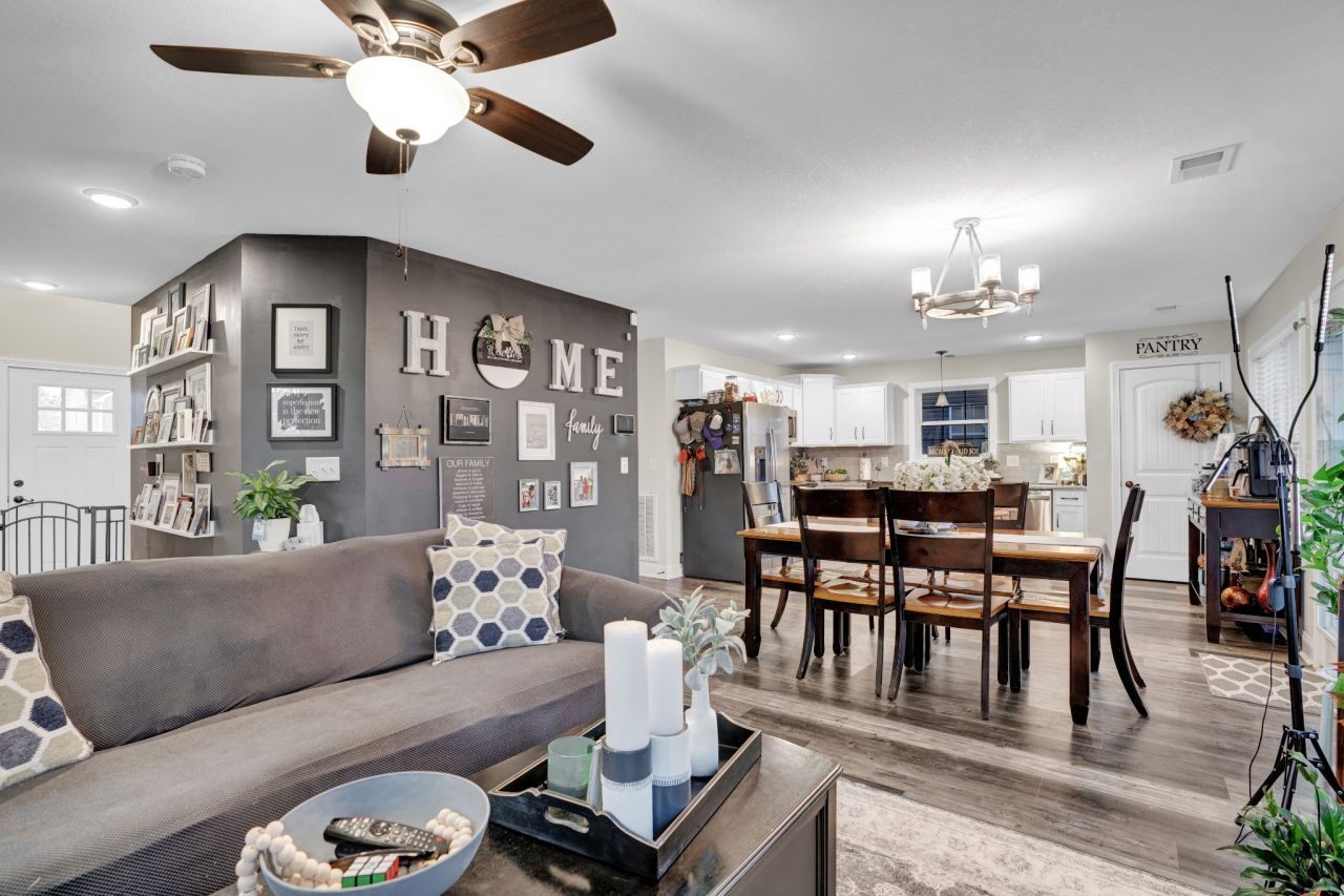 456 Woodtrace Dr, Clarksville, TN 37042 Main Photo