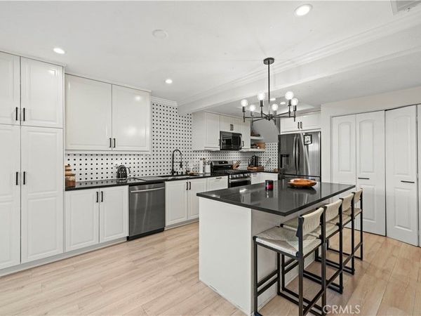 8601 Sunland, Sun Valley, CA 91352