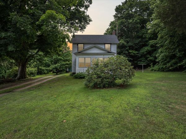 842 10th Street, Plainwell, MI 49080