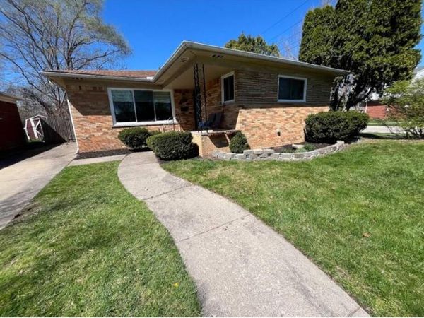 23181 Parklawn Street, Oak Park, MI 48237