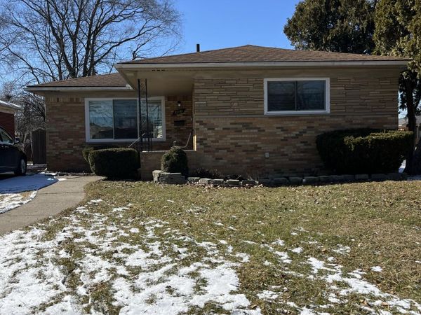 23181 Parklawn Street, Oak Park, MI 48237