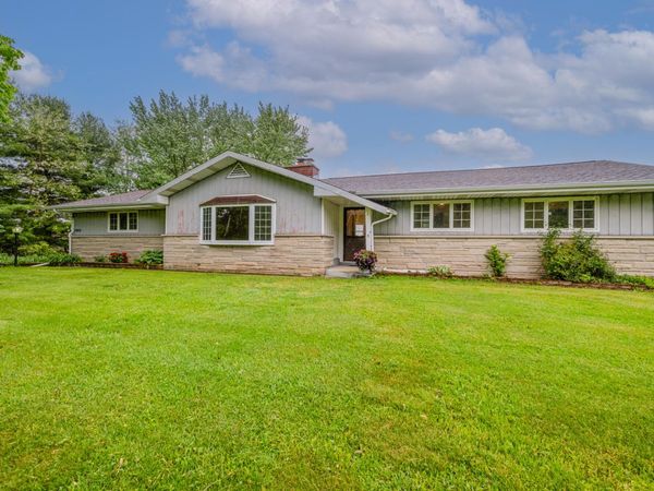 2800 Mayflower Road, Niles, MI 49120