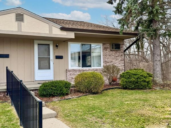 25225 Potomac Drive, Unit 8, South Lyon, MI 48178