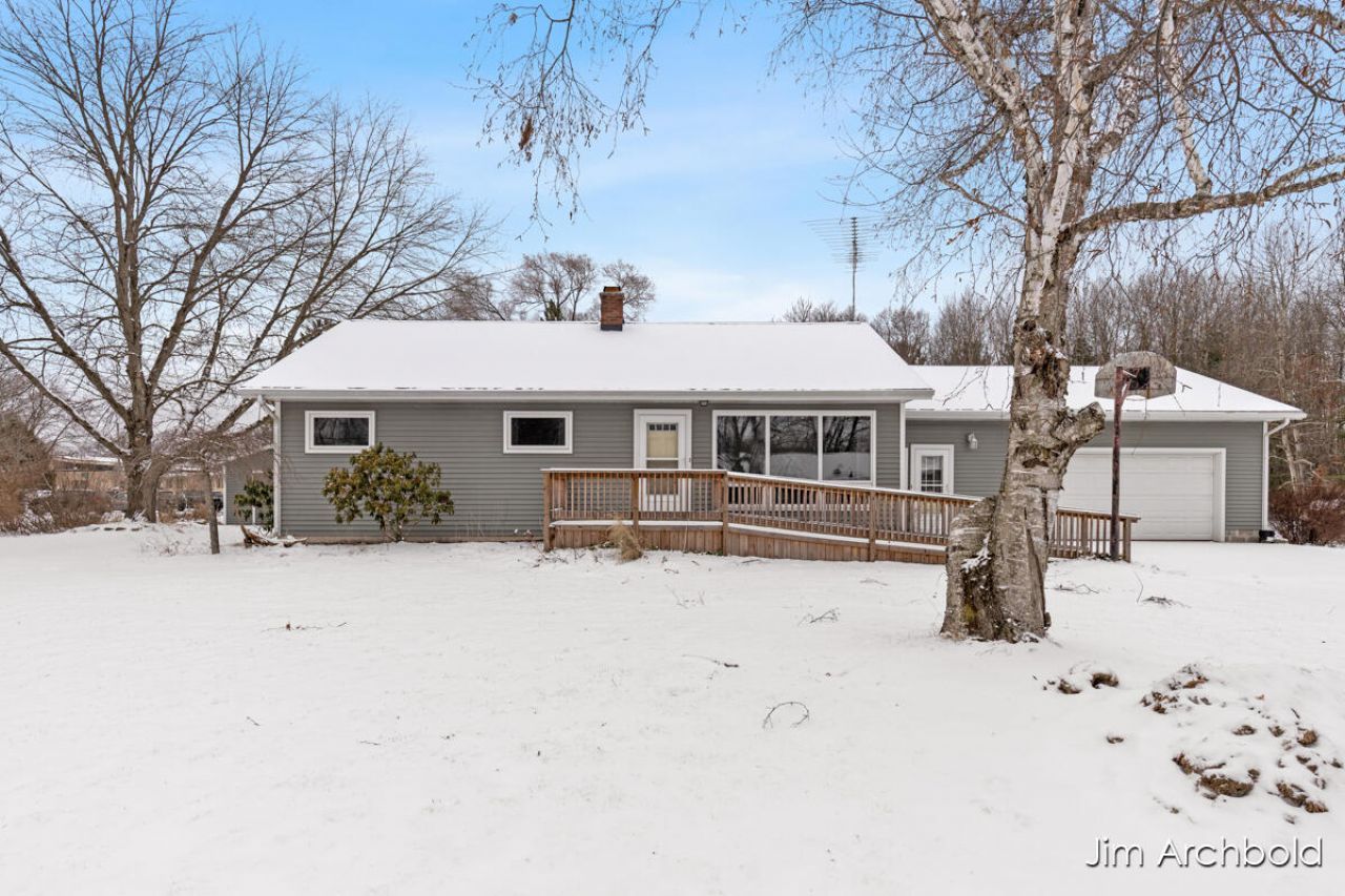 274 W Barton Street, Newaygo, MI 49337 Main Photo