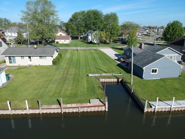 37500 Lakeville Street, Harrison Township, MI 48045