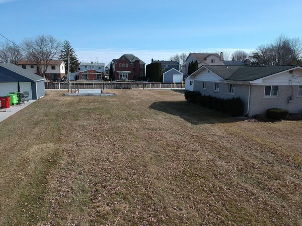 37500 Lakeville Street, Harrison Township, MI 48045