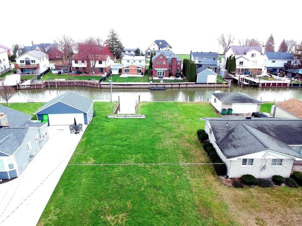 37500 Lakeville Street, Harrison Township, MI 48045