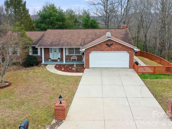 109 Eagle Rock Trail, Hendersonville, NC 28739