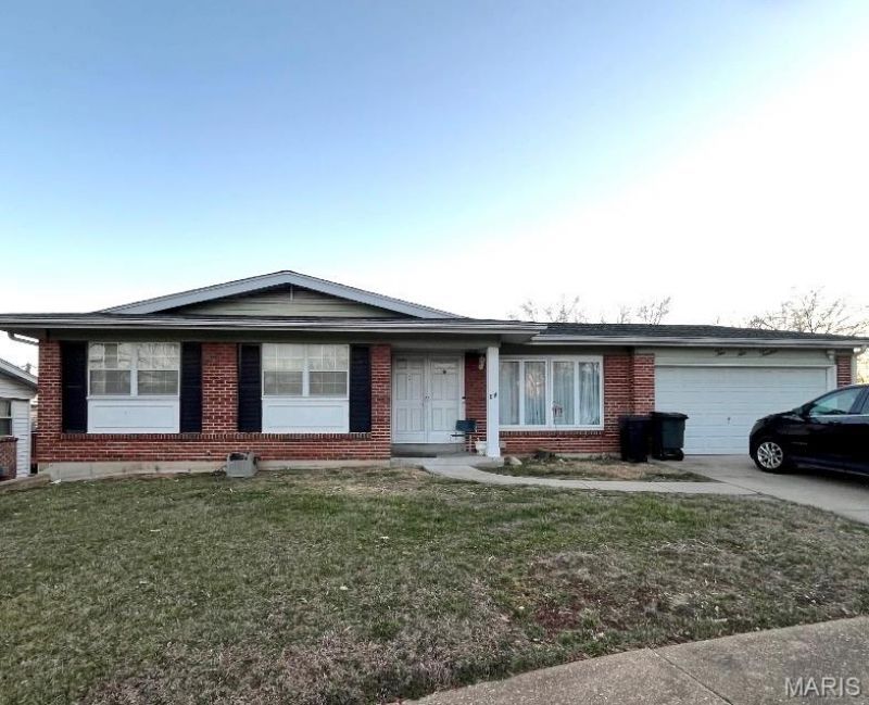 10612 Ashburn Court, Saint Louis, MO 63123 Main Photo