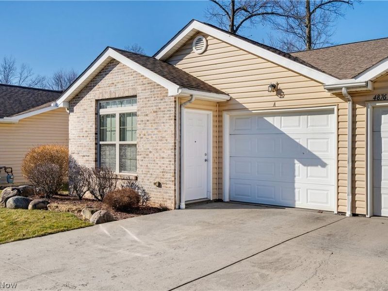 4876 Shadow Oak Drive , Austintown, OH 44515 Photo 2