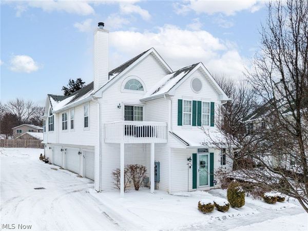 66 Vista Circle , North Olmsted, OH 44070