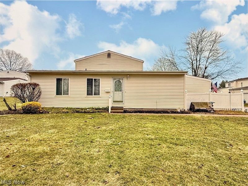 330 Deepwood Drive , Wadsworth, OH 44281 Photo 2