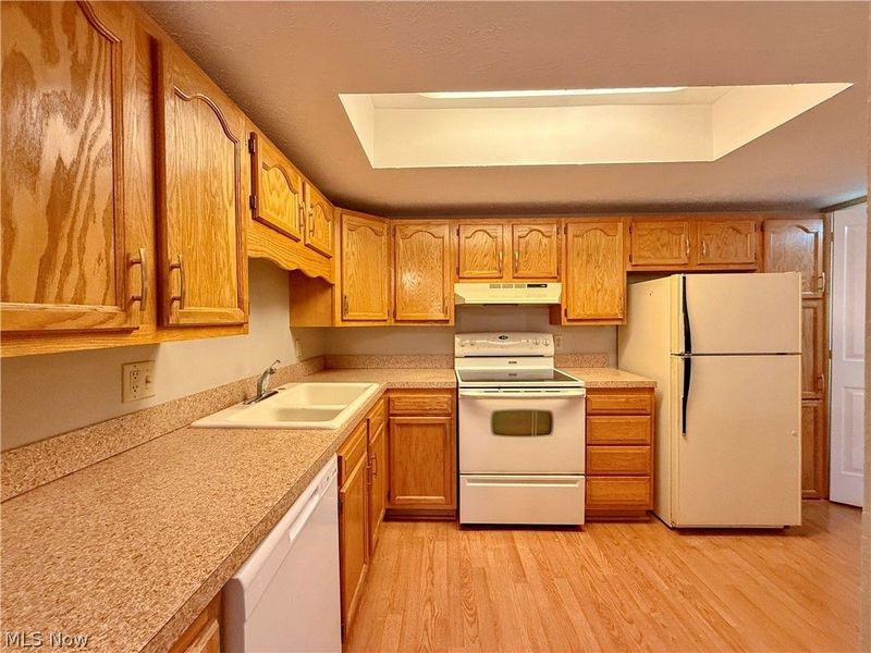 330 Deepwood Drive , Wadsworth, OH 44281 Photo 4