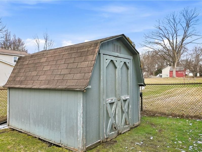 396 Elizabeth Street , Hubbard, OH 44425 Photo 6