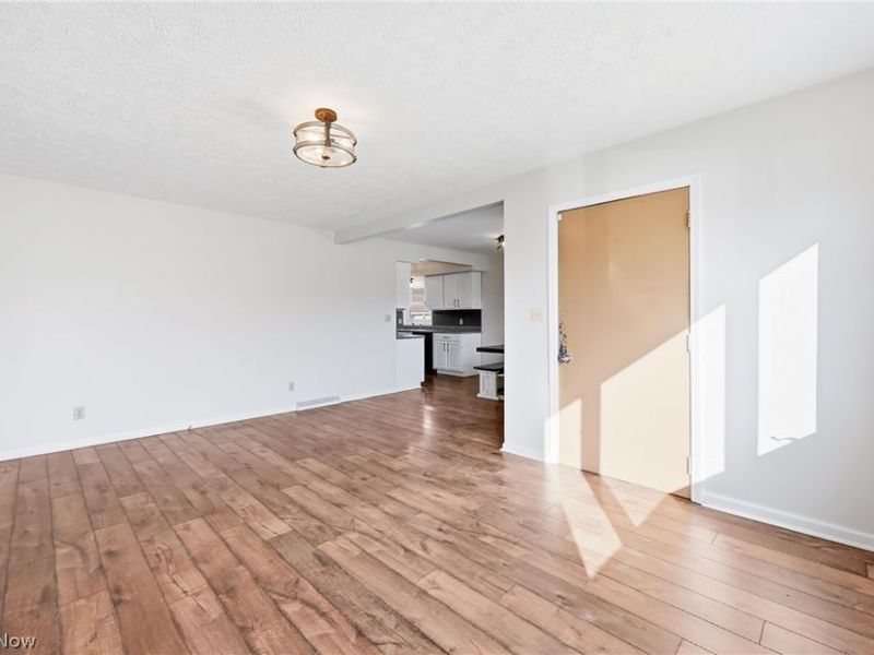 396 Elizabeth Street , Hubbard, OH 44425 Photo 9