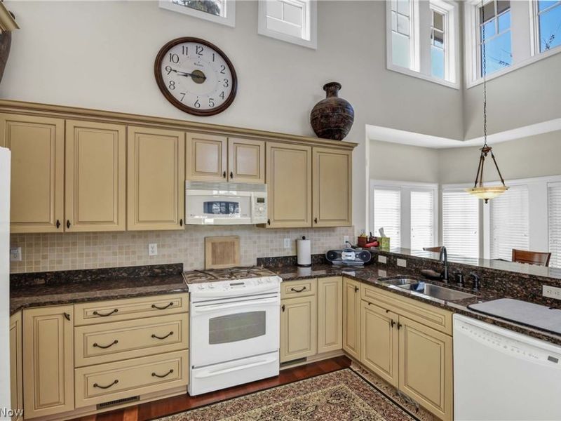 317 Halstead Lane , Westlake, OH 44145 Photo 13