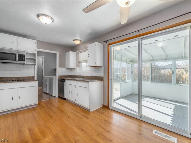 1460 Hollyview Drive , Vermilion, OH 44089 Photo 11