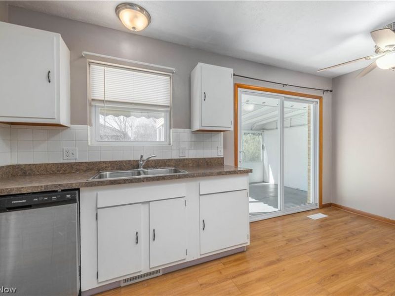 1460 Hollyview Drive , Vermilion, OH 44089 Photo 12