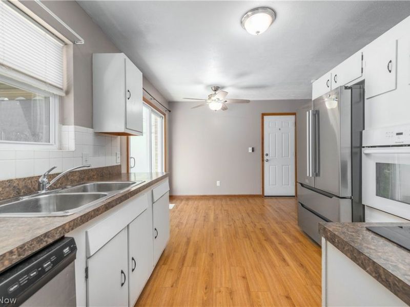 1460 Hollyview Drive , Vermilion, OH 44089 Photo 13