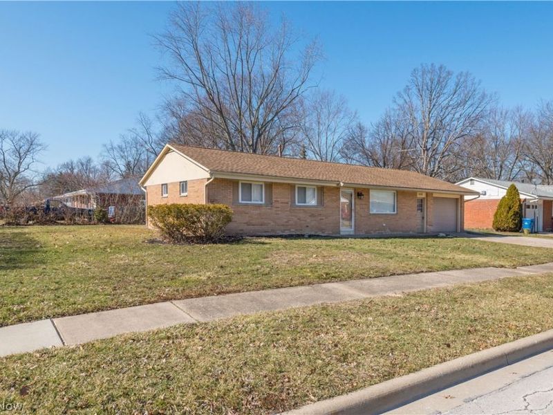 1460 Hollyview Drive , Vermilion, OH 44089 Photo 2