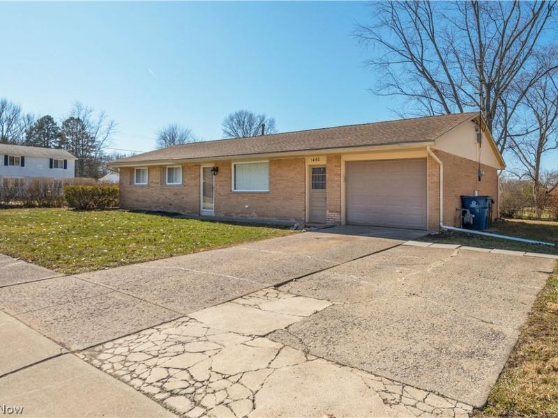 1460 Hollyview Drive , Vermilion, OH 44089 Photo 3