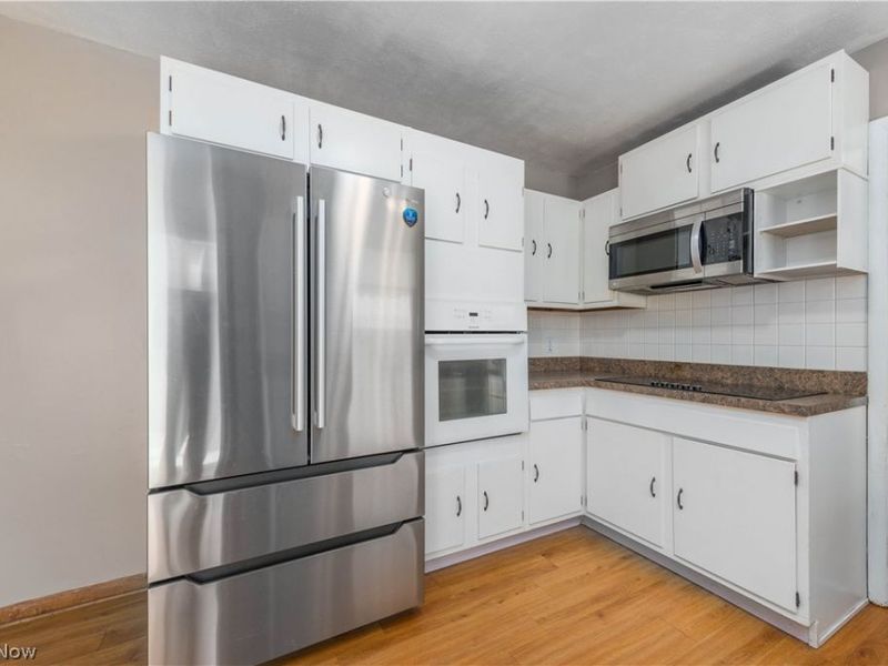 1460 Hollyview Drive , Vermilion, OH 44089 Photo 8