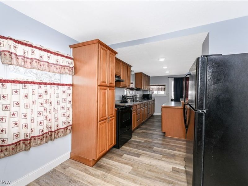 1147 Mcintosh Avenue , Akron, OH 44314 Photo 10