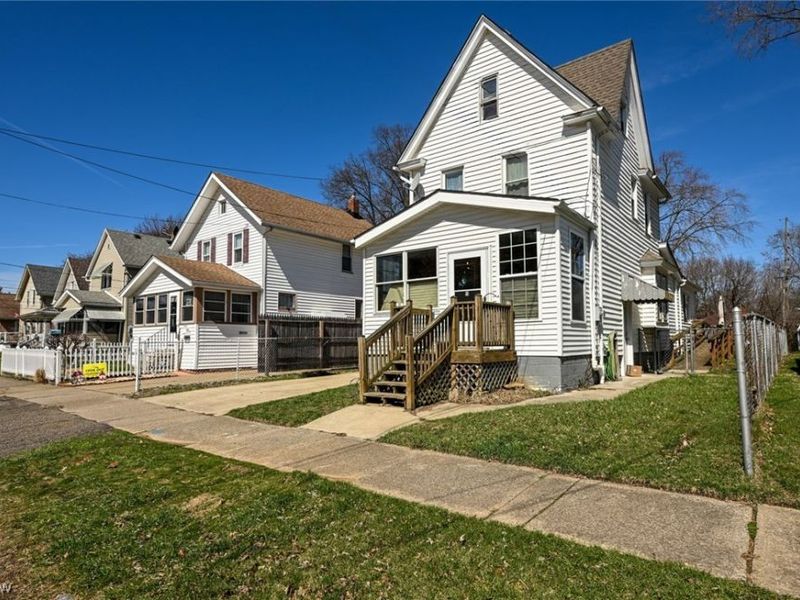 1147 Mcintosh Avenue , Akron, OH 44314 Photo 2