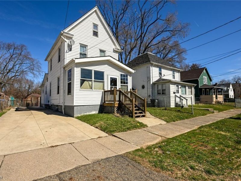 1147 Mcintosh Avenue , Akron, OH 44314 Photo 3