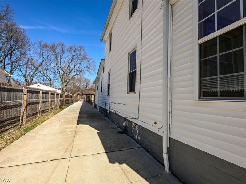 1147 Mcintosh Avenue , Akron, OH 44314 Photo 4