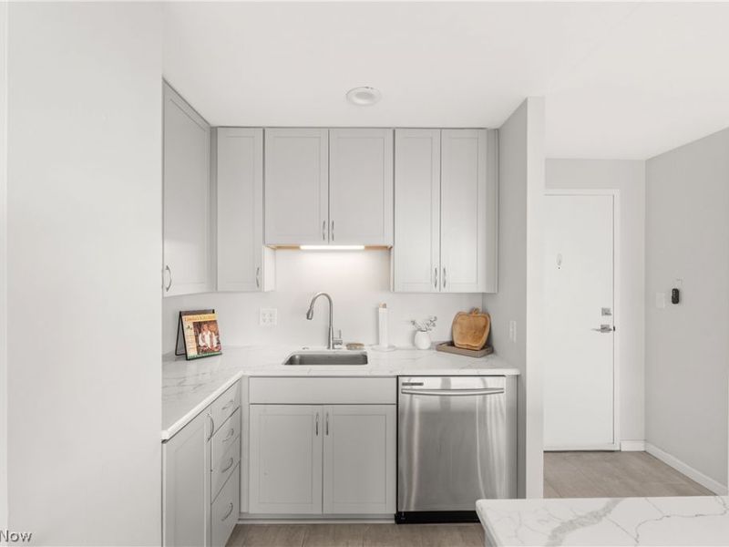 12520 Edgewater Drive , Unit 1108, Lakewood, OH 44107 Photo 8