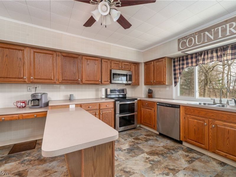 2480 State Street NW, Uniontown, OH 44685 Photo 10