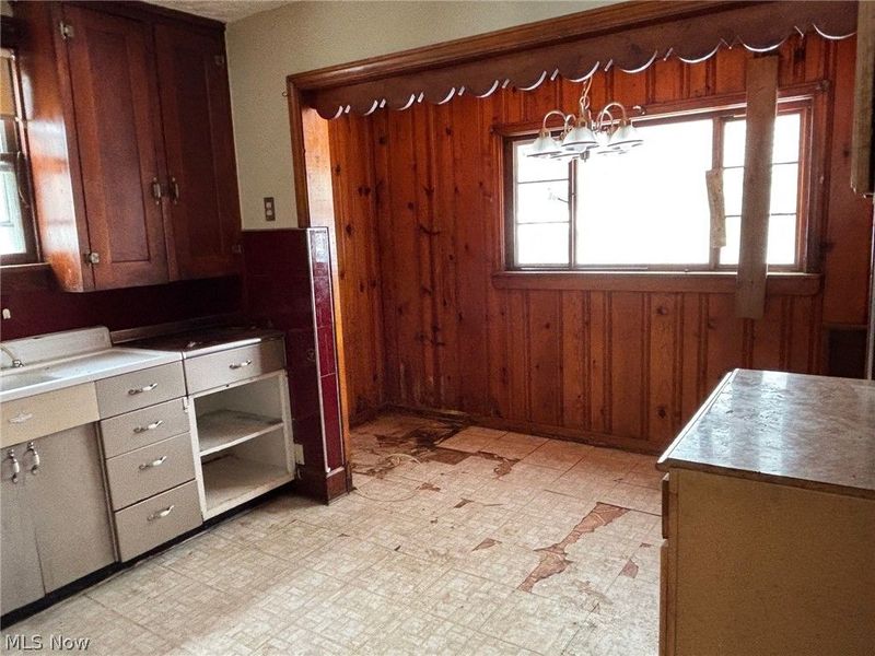 28 W Salome Avenue , Akron, OH 44310 Photo 8