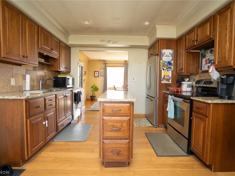 611 Matawan Drive , Campbell, OH 44405 Photo 3