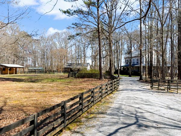 1174 Bear Creek Road, Moreland, GA 30259