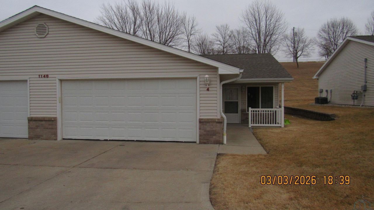 1140 Meadow View Ct., Unit #4, Sioux City, IA 51106 Main Photo